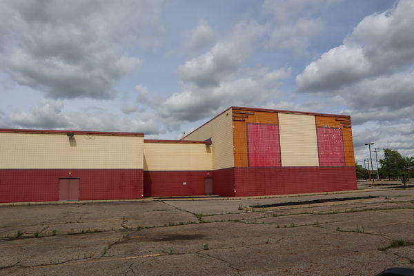Lansing Mall Cinema - May 22 2022 (newer photo)